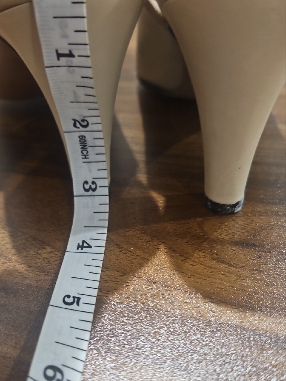 Salvatore Ferragamo Cream and Black Heart Cap Toe Slingback Pumps sz 8.5 - Picture 9 of 11